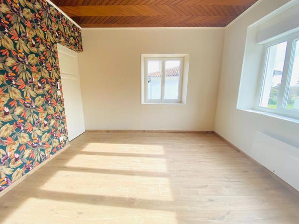 Ensemble immobilier au coeur du bourg de Meilhan sur Garonne