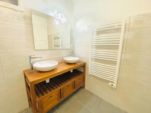 Ensemble immobilier au coeur du bourg de Meilhan sur Garonne