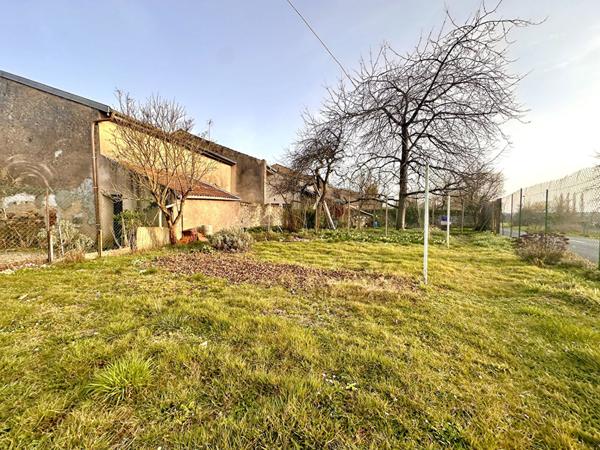 Maison sur Laronxe à rénover