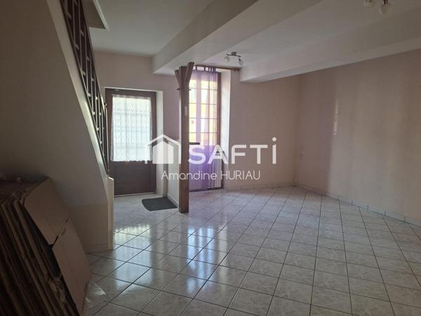 Maison familiale 146m2 à Aigueperse - centre ville - double garage et cour extérieure