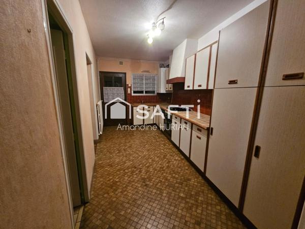 Maison familiale 146m2 à Aigueperse - centre ville - double garage et cour extérieure