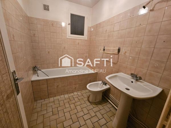 Maison familiale 146m2 à Aigueperse - centre ville - double garage et cour extérieure