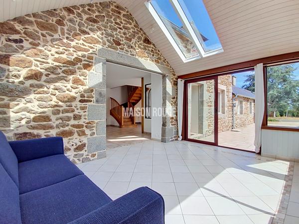 Maison authentique en pierres, charme et confort moderne, vie de plain-pied proche du bourg de Ploufragan