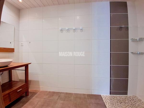 Maison authentique en pierres, charme et confort moderne, vie de plain-pied proche du bourg de Ploufragan