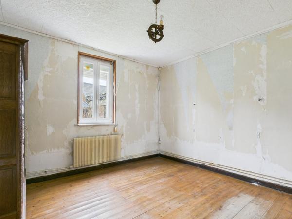 Maison à ESMERY HALLON (80400)