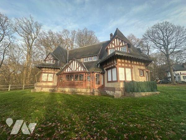 A VENDRE Manoir de caractère à MESNIL-ESNARD (76240) d'une surface d'environ 200 m² dans un cad...
