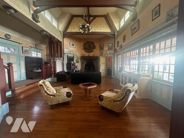 A VENDRE Manoir de caractère à MESNIL-ESNARD (76240) d'une surface d'environ 200 m² dans un cad...