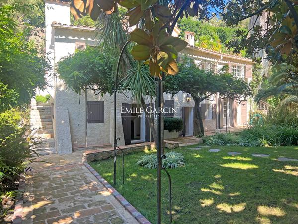 A vendre, Côte d'Azur, Cannes Californie, ancien moulin rénové avec piscine