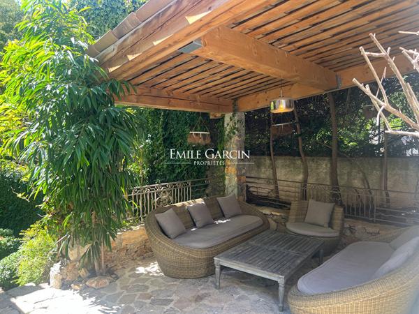 A vendre, Côte d'Azur, Cannes Californie, ancien moulin rénové avec piscine
