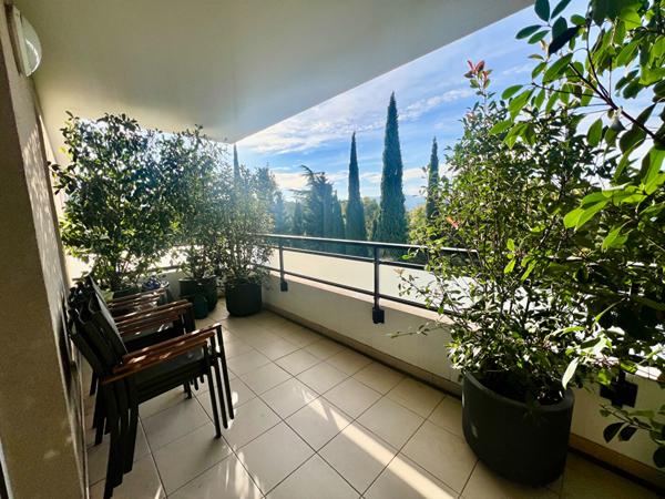 Montolivet, Appartement 3 pièces 65 m2 avec terrasse 12 m2 plein sud, avec place de parking