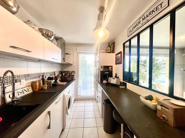 Montolivet, Appartement 3 pièces 65 m2 avec terrasse 12 m2 plein sud, avec place de parking