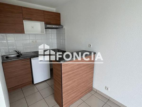 Location Appartement 2 pièces 42.5 m² - 21 AVENUE DES NATIONS Onet Le Chateau 12850