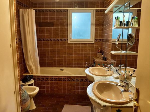 Maison spacieuse  de 127 m² avec joli terrain, à 3 mn de Bressuire