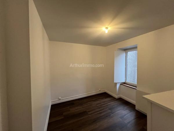 Location                                                      Appartement
                        
                     2 pièces                      37 m2                     à Saulieu