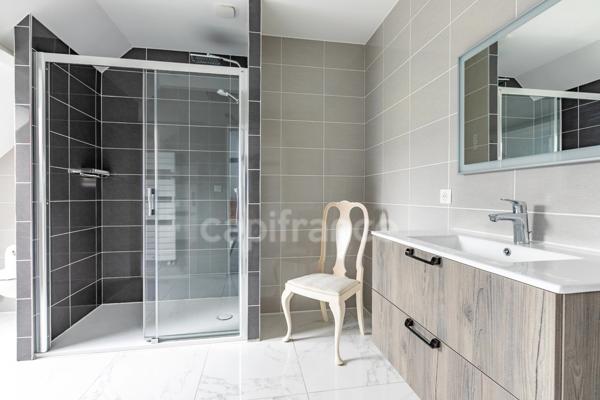 Maison à vendre 8 pièces 200 m² de garage et terrasse 90 m² SOISSONS (02)