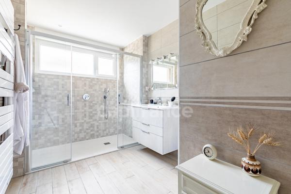 Maison à vendre 8 pièces 200 m² de garage et terrasse 90 m² SOISSONS (02)