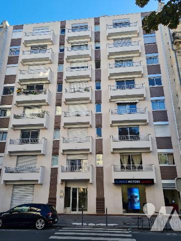 Rue Cambronne Paris XV, appartement LOUÉ de type T2 de 39m² carrez (41m² au sol), situé au 1er ...