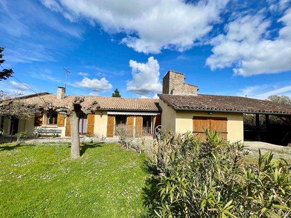 Maison L Isle Jourdain 7 pièce(s) 146 m² avec 2 garages, terrain de 2940 m²