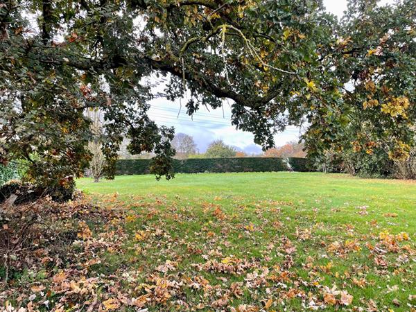 Maison L Isle Jourdain 7 pièce(s) 146 m² avec 2 garages, terrain de 2940 m²