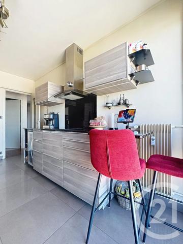 Appartement T4 à vendre  4 pièces - 79,64 m 2   REIMS  - 51