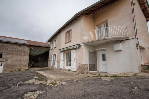 Dpt Rhône (69), à vendre AVEIZE, Ferme, 4 chambres et nombreuses dépendances