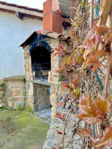 Dpt Rhône (69), à vendre AVEIZE, Ferme, 4 chambres et nombreuses dépendances