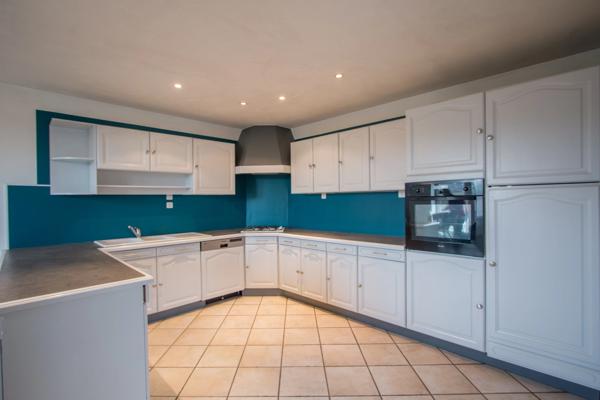 Dpt Rhône (69), à vendre AVEIZE, Ferme, 4 chambres et nombreuses dépendances