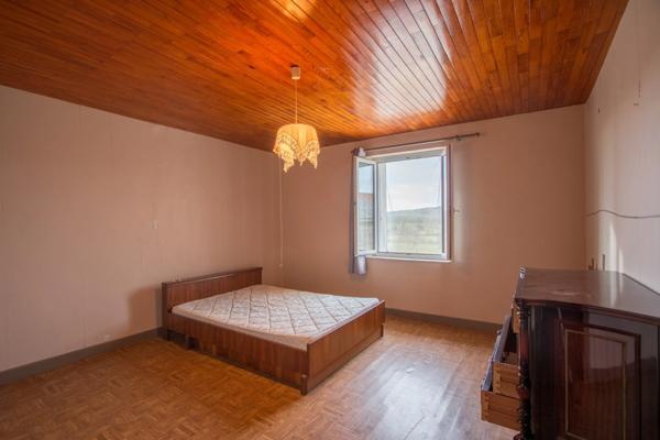 Dpt Rhône (69), à vendre AVEIZE, Ferme, 4 chambres et nombreuses dépendances