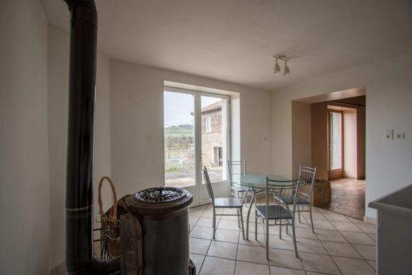 Dpt Rhône (69), à vendre AVEIZE, Ferme, 4 chambres et nombreuses dépendances