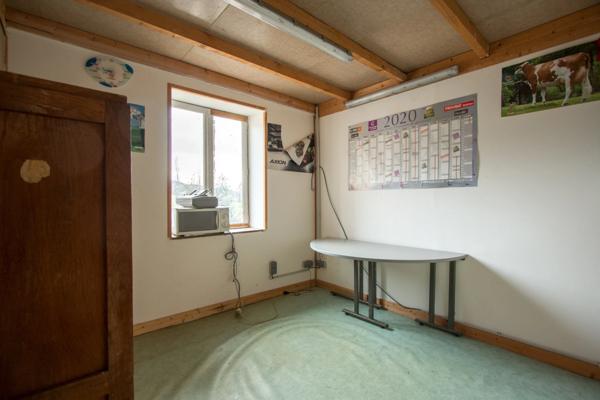 Dpt Rhône (69), à vendre AVEIZE, Ferme, 4 chambres et nombreuses dépendances