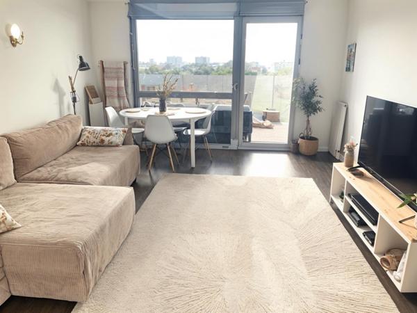 Arcueil : T3, terrasse sans vis à vis, parking