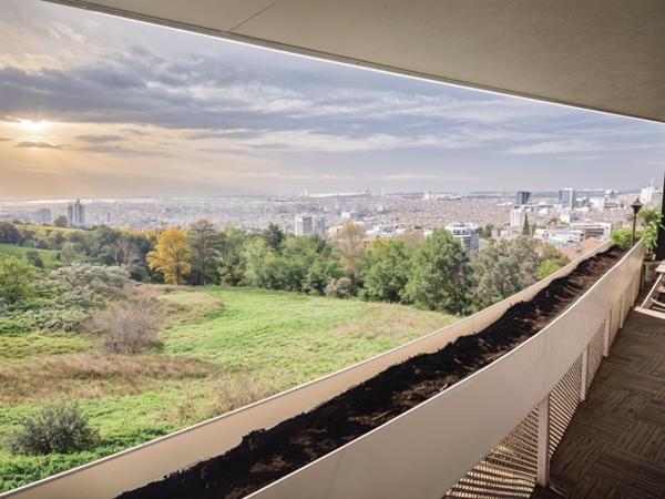 Arcueil : T3, terrasse sans vis à vis, parking