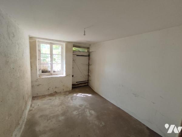 Maison d'habitation avec dépendances & jardin à rénover - Fort potentiel !