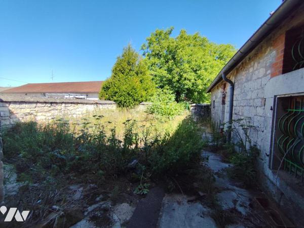 Maison d'habitation avec dépendances & jardin à rénover - Fort potentiel !