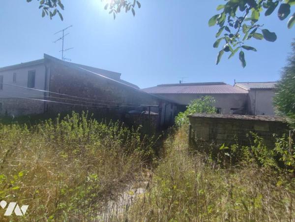 Maison d'habitation avec dépendances & jardin à rénover - Fort potentiel !
