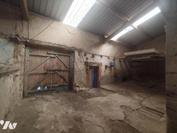 Maison d'habitation avec dépendances & jardin à rénover - Fort potentiel !