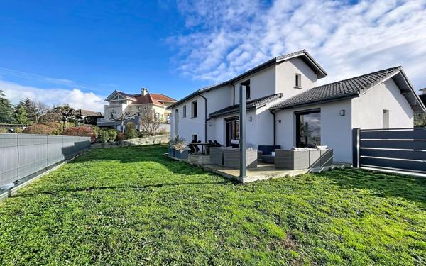 Maison à louer    6 pièces • 163,90 m2 Saint-Just-Saint-Rambert