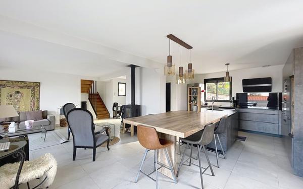 Maison à louer    6 pièces • 163,90 m2 Saint-Just-Saint-Rambert