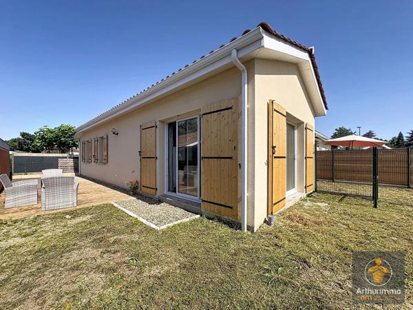 Location                                                      Maison
                        
                     3 pièces                      51 m2                     à Saint-Julien-en-Born