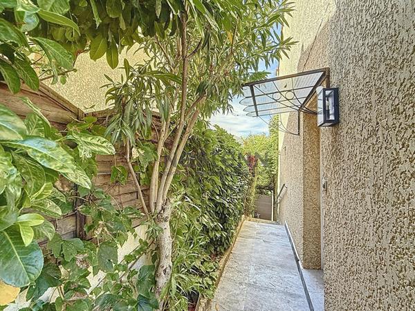 Maison T4 de 110m2 sur un terrain de 240m2- Double box ferme - SECTEUR LA VALENTINE