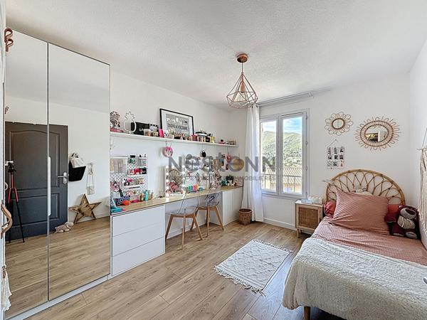 Maison T4 de 110m2 sur un terrain de 240m2- Double box ferme - SECTEUR LA VALENTINE