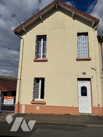 Maison avec 2 chambres, jardin et dépendance