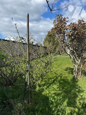 Maison avec 2 chambres, jardin et dépendance