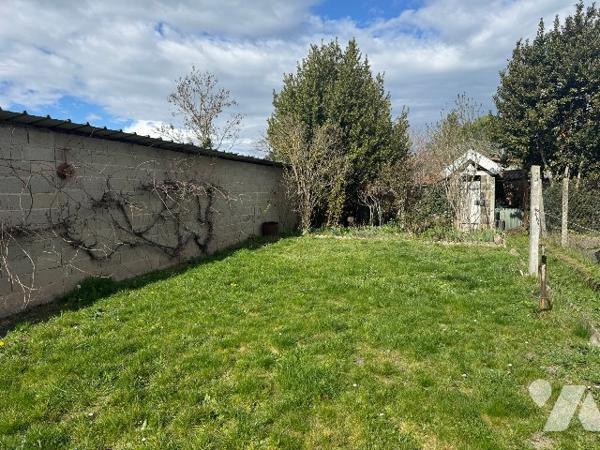 Maison avec 2 chambres, jardin et dépendance