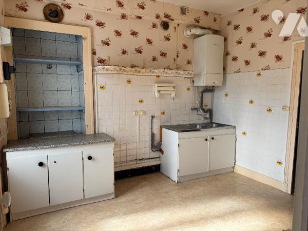 Maison avec 2 chambres, jardin et dépendance