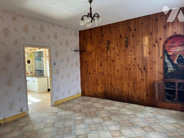 Maison avec 2 chambres, jardin et dépendance