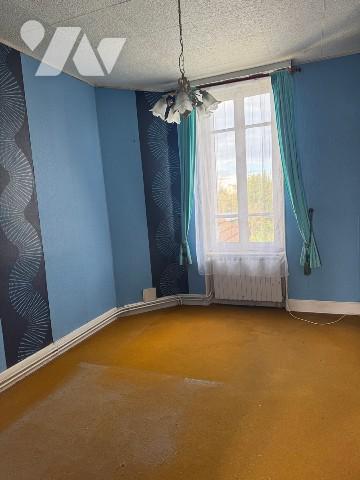 Maison avec 2 chambres, jardin et dépendance