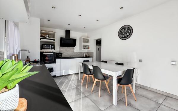 Maison à vendre    4 pièces •  Marseille 15