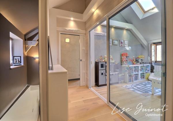 MAISON DE VILLAGE INTÉGRALEMENT RÉNOVÉE