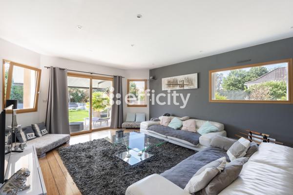 Maison
         6 pièces
        - 170 m² Bien prestige 755 000 € *